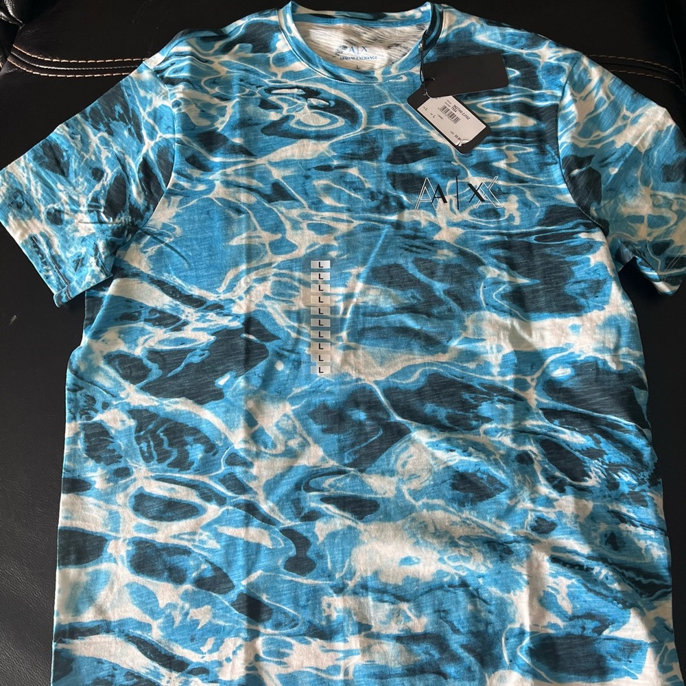 new short blue t-shirt